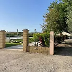 In Mit Terrasse- Garten Und Gemeinsamem Pool By Interhome * Noto