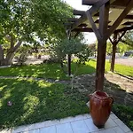 Appartement In Mit Terrasse- Garten Und Gemeinsamem Pool By Interhome