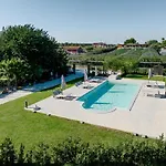 In Mit Terrasse- Garten Und Gemeinsamem Pool By Interhome Appartement Noto
