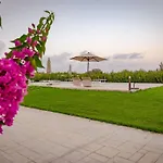 In Mit Terrasse- Garten Und Gemeinsamem Pool By Interhome *